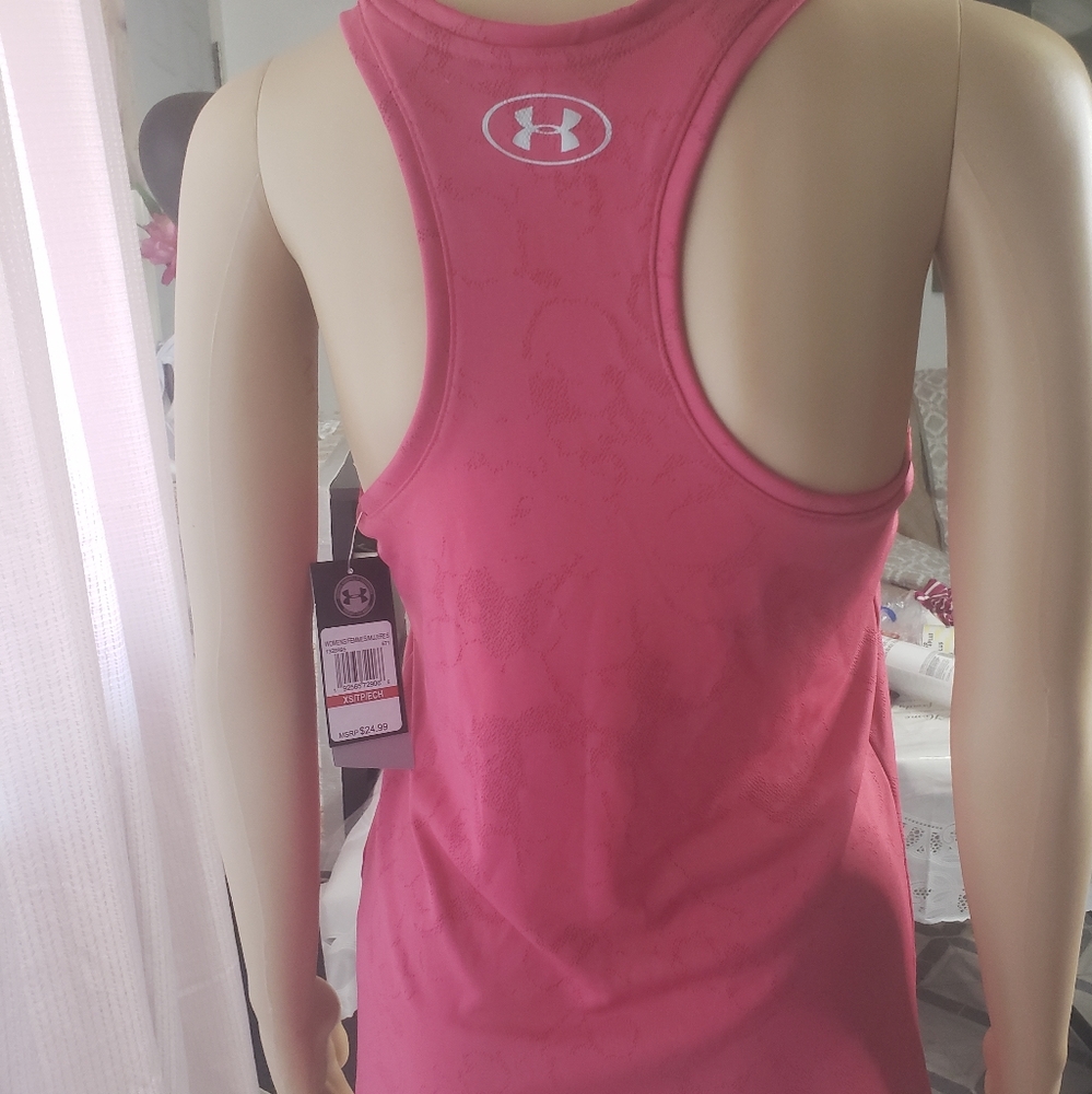 Woman activewear under armour top
